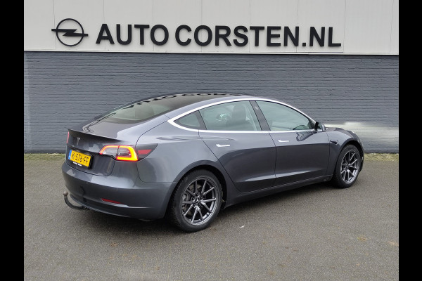 Tesla Model 3 ** GERESERVEERD** RWD SR plus 325PK SOH 91% Trekhaak Lmv 18" AutoPilot FSD Leder Panoramadak Adaptive-Cruise Camera's Elektr.-Stuur+Stoelen+Spiege Navi LED Comfortstoelen ACC DAB Voorverwarmen interieur via App Keyless One-Pedal-Drive Origineel Nederlandse Auto 1.000KG Trekgewicht