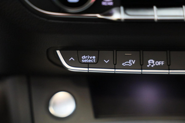 Audi Q5 Sportback 55 TFSI e Quattro SQ5 Look / FACELIFT / Carbon / Digital Cockpit / Dode Hoek / Lane Assist / Open Pano / 21 Inch