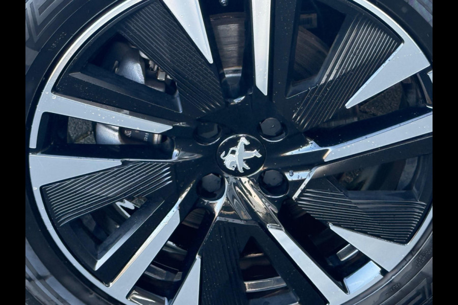 Peugeot e-2008 EV GT 50 kWh, elect. te openen panoramadak, achteruitrijcamera, 1/2 lederen sportinterieur, 17 inch, adaptief cruis