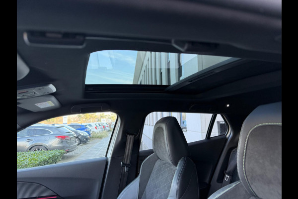 Peugeot e-2008 EV GT 50 kWh, elect. te openen panoramadak, achteruitrijcamera, 1/2 lederen sportinterieur, 17 inch, adaptief cruis
