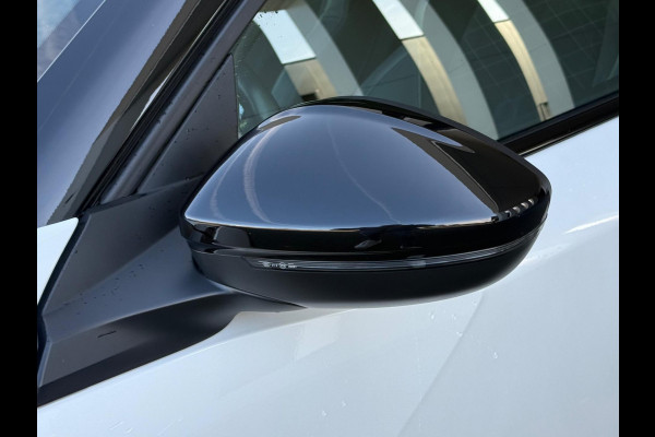 Peugeot e-2008 EV GT 50 kWh, elect. te openen panoramadak, achteruitrijcamera, 1/2 lederen sportinterieur, 17 inch, adaptief cruis