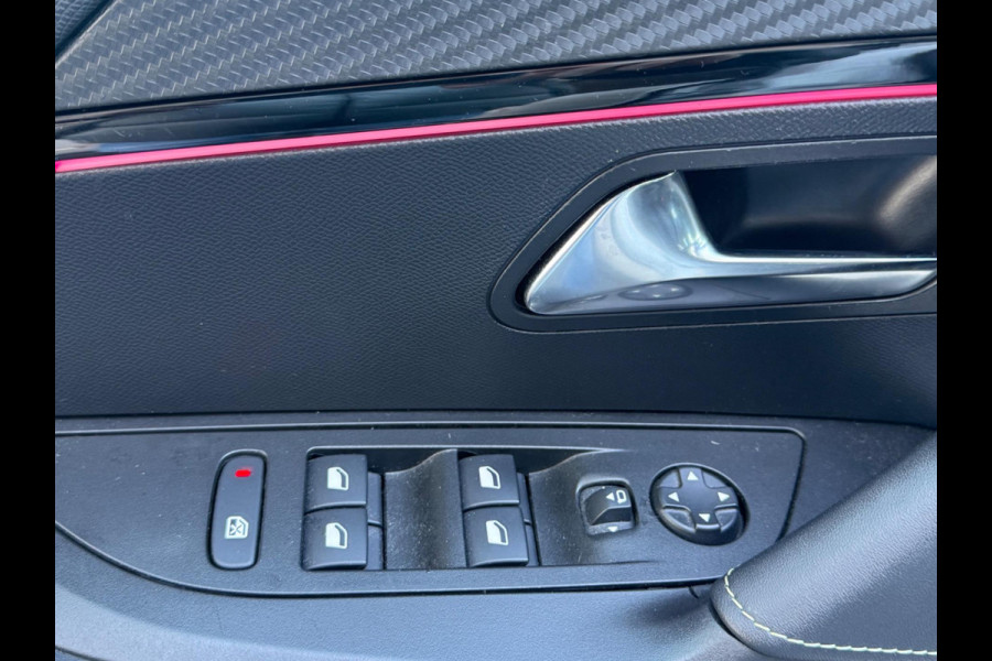Peugeot e-2008 EV GT 50 kWh, elect. te openen panoramadak, achteruitrijcamera, 1/2 lederen sportinterieur, 17 inch, adaptief cruis