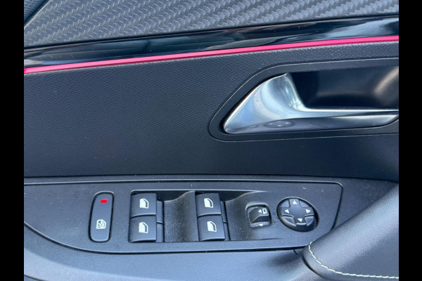 Peugeot e-2008 EV GT 50 kWh, elect. te openen panoramadak, achteruitrijcamera, 1/2 lederen sportinterieur, 17 inch, adaptief cruis