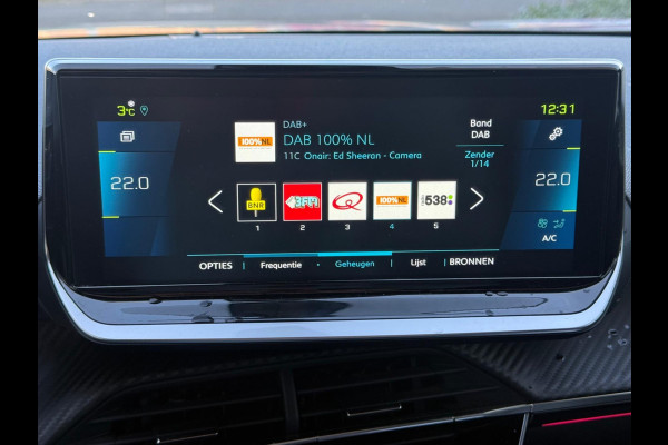 Peugeot e-2008 EV GT 50 kWh, elect. te openen panoramadak, achteruitrijcamera, 1/2 lederen sportinterieur, 17 inch, adaptief cruis