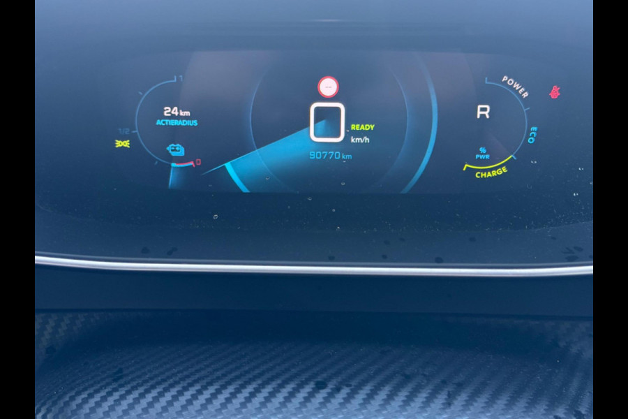 Peugeot e-2008 EV GT 50 kWh, elect. te openen panoramadak, achteruitrijcamera, 1/2 lederen sportinterieur, 17 inch, adaptief cruis