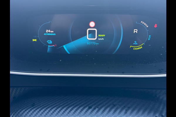 Peugeot e-2008 EV GT 50 kWh, elect. te openen panoramadak, achteruitrijcamera, 1/2 lederen sportinterieur, 17 inch, adaptief cruis