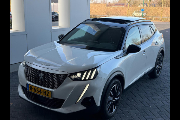 Peugeot e-2008 EV GT 50 kWh, elect. te openen panoramadak, achteruitrijcamera, 1/2 lederen sportinterieur, 17 inch, adaptief cruis