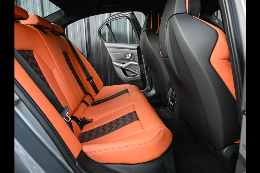 BMW 3 Serie M3 xDrive Competition · NL Auto · Harman Kardon · Memory seats · Carbon interieur delen · Ambiance sfeer verlichting