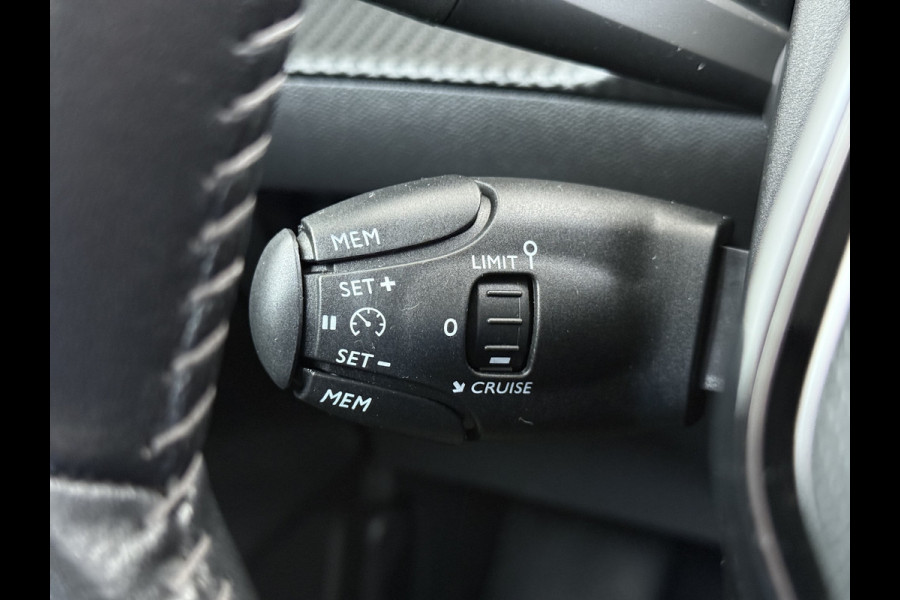 Peugeot e-208 EV Allure Première 50kWh SOH 89% Navi Ecc Stoelverwarming 360°Camera Apple Carplay Android Auto Cruise Control Pdc Led Lmv 16" Privacy Glas DAB+ Keyless Rijstrooksensor 1e Eigenaar Origineel Nederlandse Auto Dealeronderhouden