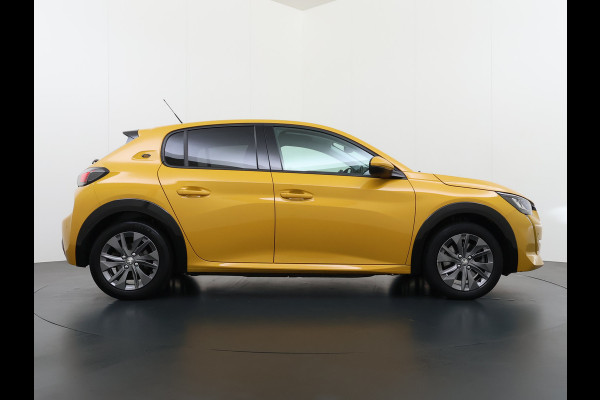 Peugeot e-208 EV Allure Première 50kWh SOH 89% Navi Ecc Stoelverwarming 360°Camera Apple Carplay Android Auto Cruise Control Pdc Led Lmv 16" Privacy Glas DAB+ Keyless Rijstrooksensor 1e Eigenaar Origineel Nederlandse Auto Dealeronderhouden