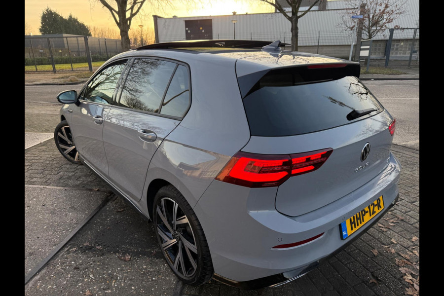 Volkswagen Golf 1.5 eTSI 2024 FACE-LIFT R-LINE DSG PANO ACC LEDER ALCANTARA