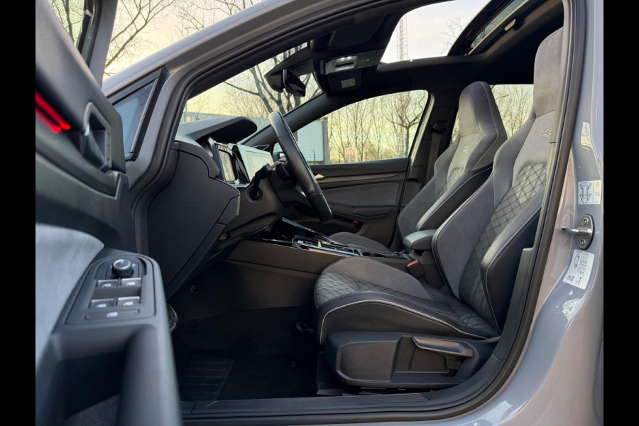 Volkswagen Golf 1.5 eTSI 2024 FACE-LIFT R-LINE DSG PANO ACC LEDER ALCANTARA