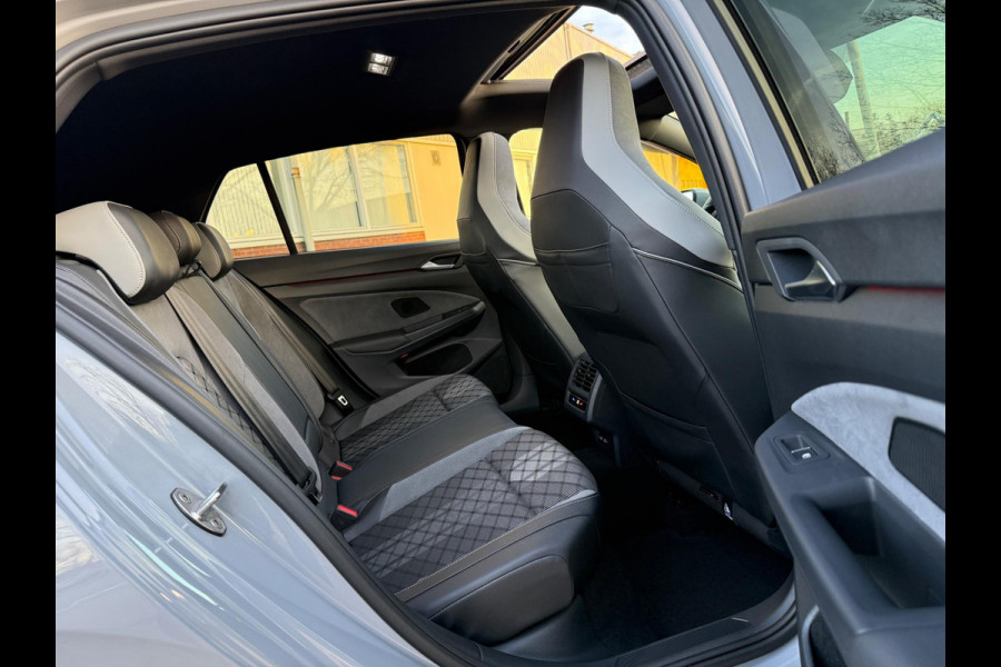 Volkswagen Golf 1.5 eTSI 2024 FACE-LIFT R-LINE DSG PANO ACC LEDER ALCANTARA