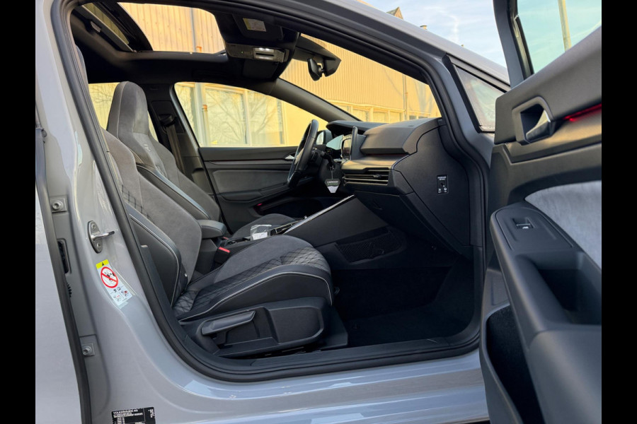 Volkswagen Golf 1.5 eTSI 2024 FACE-LIFT R-LINE DSG PANO ACC LEDER ALCANTARA