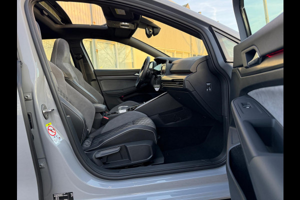 Volkswagen Golf 1.5 eTSI 2024 FACE-LIFT R-LINE DSG PANO ACC LEDER ALCANTARA