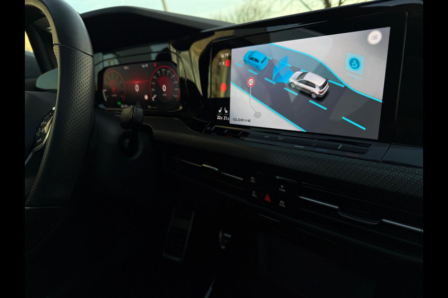 Volkswagen Golf 1.5 eTSI 2024 FACE-LIFT R-LINE DSG PANO ACC LEDER ALCANTARA