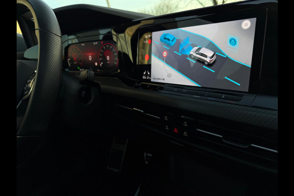 Volkswagen Golf 1.5 eTSI 2024 FACE-LIFT R-LINE DSG PANO ACC LEDER ALCANTARA