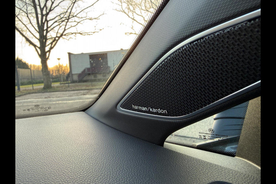 Volkswagen Golf 1.5 eTSI 2024 FACE-LIFT R-LINE DSG PANO ACC LEDER ALCANTARA