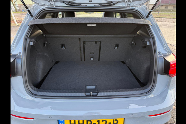 Volkswagen Golf 1.5 eTSI 2024 FACE-LIFT R-LINE DSG PANO ACC LEDER ALCANTARA