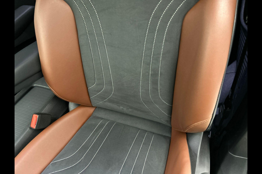 Volkswagen ID.4 Business 77 kWh Navigatie Apple Carplay/Android Auto Camera Parkeersensoren Adaptive Cruise Control Stoel- en stuurverwarming Full Led Climate Control