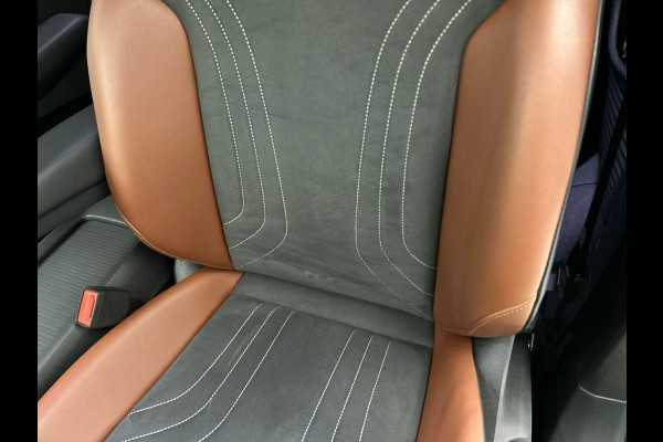 Volkswagen ID.4 Business 77 kWh Navigatie Apple Carplay/Android Auto Camera Parkeersensoren Adaptive Cruise Control Stoel- en stuurverwarming Full Led Climate Control