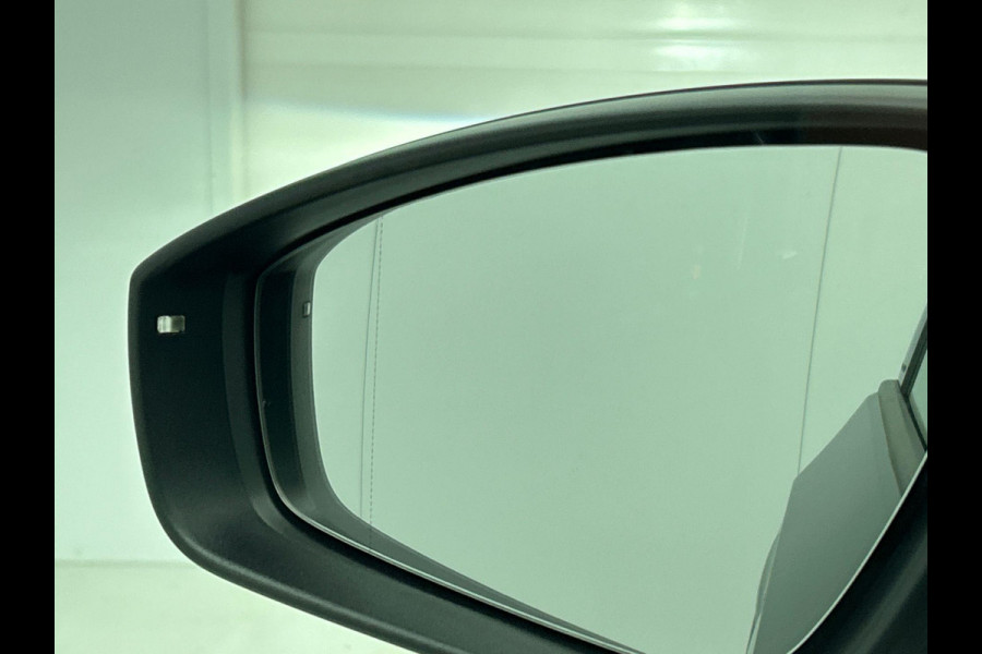 Volkswagen ID.4 Business 77 kWh Navigatie Apple Carplay/Android Auto Camera Parkeersensoren Adaptive Cruise Control Stoel- en stuurverwarming Full Led Climate Control