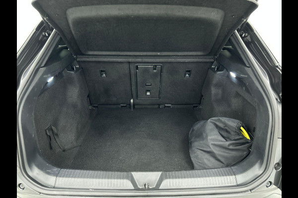 Volkswagen ID.4 Business 77 kWh Navigatie Apple Carplay/Android Auto Camera Parkeersensoren Adaptive Cruise Control Stoel- en stuurverwarming Full Led Climate Control