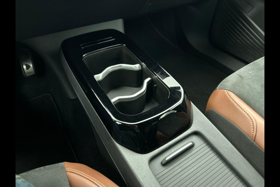 Volkswagen ID.4 Business 77 kWh Navigatie Apple Carplay/Android Auto Camera Parkeersensoren Adaptive Cruise Control Stoel- en stuurverwarming Full Led Climate Control
