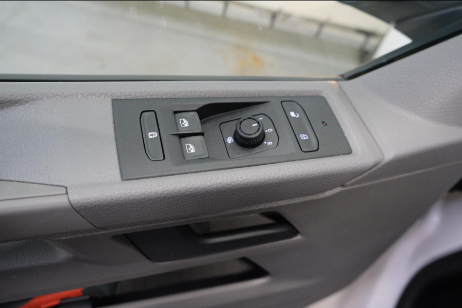 Volkswagen Transporter 2.0 TDI L2H3 28 Comfortline - N.A.P. Airco, Cruise, Navi, PDC, Trekhaak.