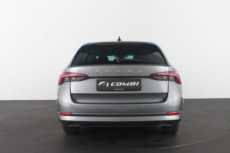 Škoda Octavia Combi 1.0 TSI Business > Trekhaak/Achteruitrijcamera/Stoelverwarming/Parkeerhulp voor en achter