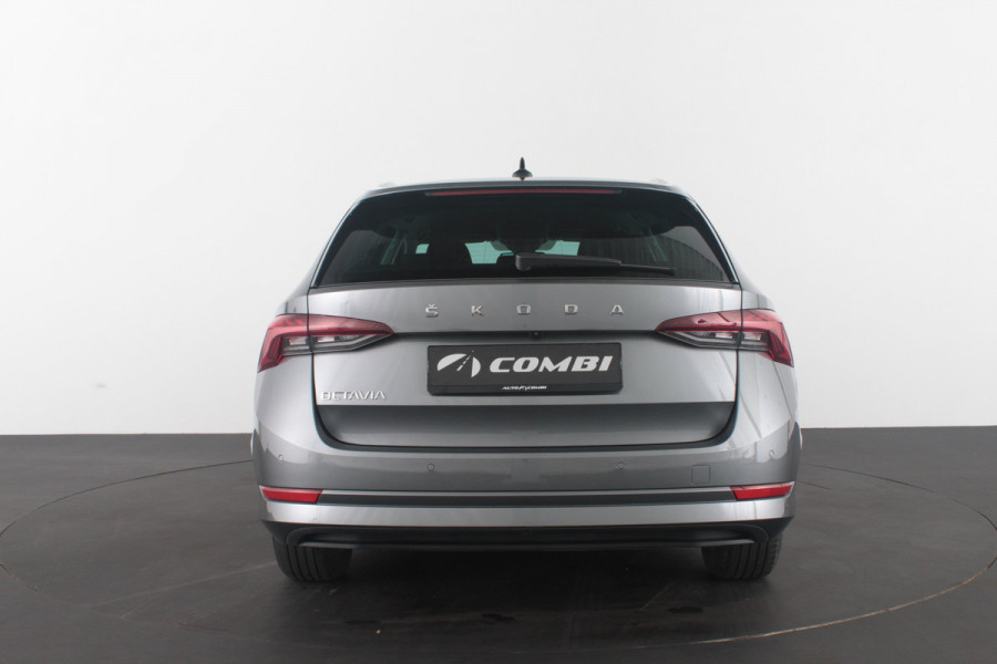 Škoda Octavia Combi 1.0 TSI Business > Trekhaak/Achteruitrijcamera/Stoelverwarming/Parkeerhulp voor en achter