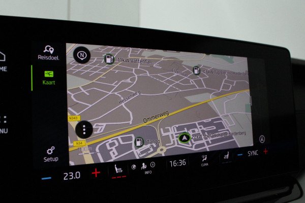 Škoda Octavia Combi 1.0 TSI Business > Trekhaak/Achteruitrijcamera/Stoelverwarming/Parkeerhulp voor en achter