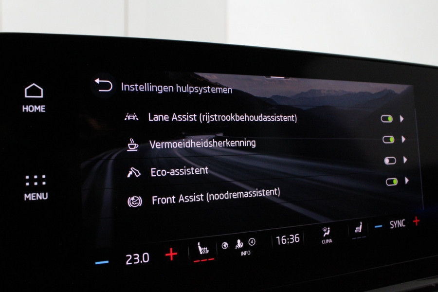 Škoda Octavia Combi 1.0 TSI Business > Trekhaak/Achteruitrijcamera/Stoelverwarming/Parkeerhulp voor en achter