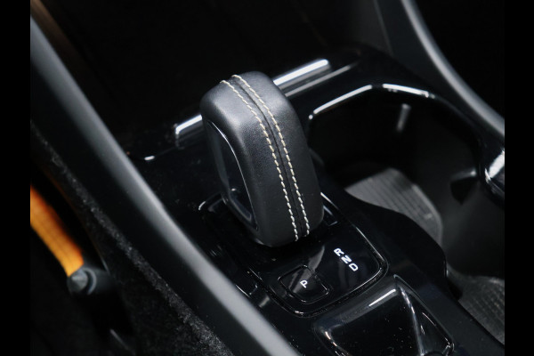 Volvo XC40 1.5 T5 Recharge R-Design [CAMERA, MEMORY SEATS, HARMAN KARDON, SCHUIFDAK, APPLE CARPLAY, ANDROID AUTO, STUURVERWARMING, NIEUWSTAAT]