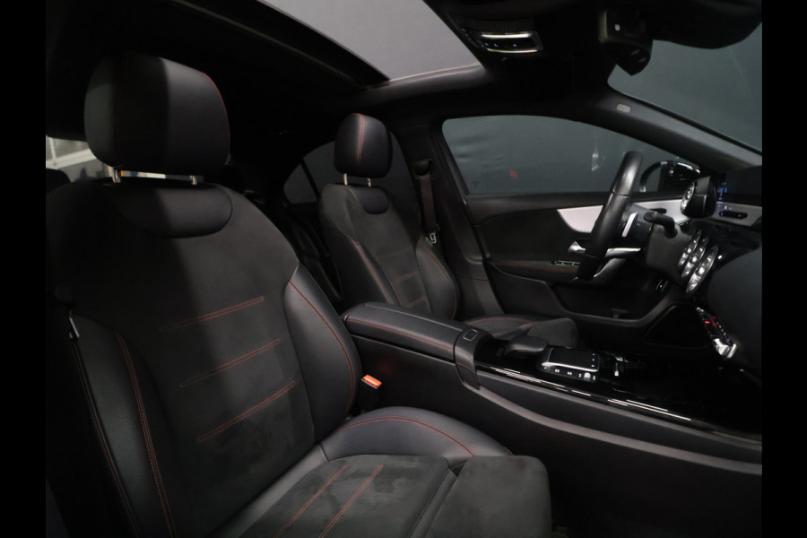 Mercedes-Benz A-Klasse 250 e AMG Limited [SCHUIFKANTELDAK, SFEERVERLICHTING, CAMERA, PDC V+A, MEMORY SEATS, APPLE CARPLAY, ANDROID AUTO, CRUISE CONTROL, STOELVERWARMING, NIEUWSTAAT]