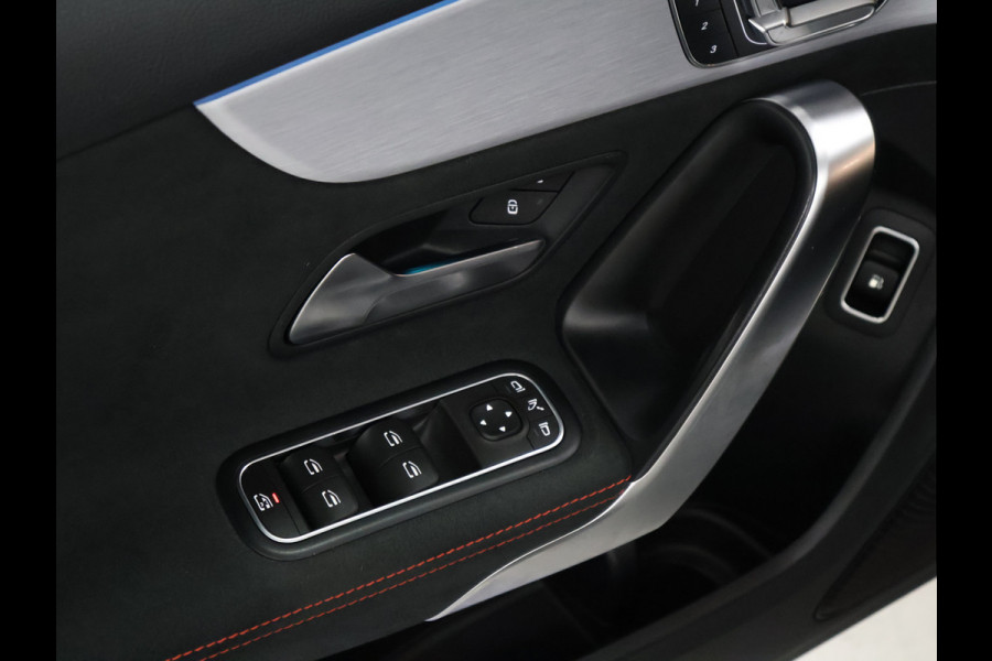 Mercedes-Benz A-Klasse 250 e AMG Limited [SCHUIFKANTELDAK, SFEERVERLICHTING, CAMERA, PDC V+A, MEMORY SEATS, APPLE CARPLAY, ANDROID AUTO, CRUISE CONTROL, STOELVERWARMING, NIEUWSTAAT]