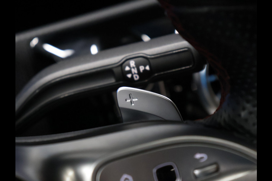 Mercedes-Benz A-Klasse 250 e AMG Limited [SCHUIFKANTELDAK, SFEERVERLICHTING, CAMERA, PDC V+A, MEMORY SEATS, APPLE CARPLAY, ANDROID AUTO, CRUISE CONTROL, STOELVERWARMING, NIEUWSTAAT]