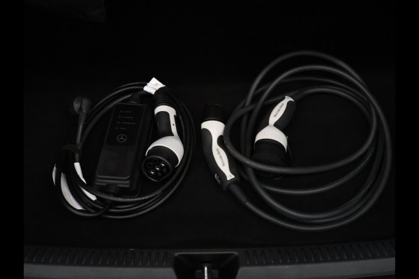 Mercedes-Benz A-Klasse 250 e AMG Limited [SCHUIFKANTELDAK, SFEERVERLICHTING, CAMERA, PDC V+A, MEMORY SEATS, APPLE CARPLAY, ANDROID AUTO, CRUISE CONTROL, STOELVERWARMING, NIEUWSTAAT]