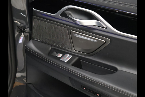 BMW 7 Serie 745e High Executive M Sport *WEEKAANBIEDING* [SCHUIFKANTELDAK, HARMAN/KARDON, APPLE CARPLAY, ANDROID, ELEKTRISCH VERSTELBARE STOELEN V+A, STOELMASSAGE V+A, LUCHTVERING, 360 CAMERA, HEAD-UP, STUURVERWARMING, STOELVERWARM