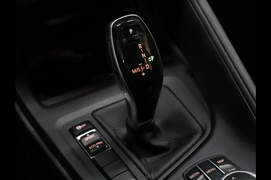 BMW X1 sDrive18i Sport *WEEKAANBIEDING* [HEAD-UP DISPLAY, GROOT NAVIGATIE, VOL LEDER, PDC ACHTER, STOELVERWARMING, AUTOMATISCHE AIRCO, ELEKTRISCHE ACHTERKLEP, BMW LED, CRUISE CONTROL, BLUETOOTH TELEFOON, NIEUWSTAAT