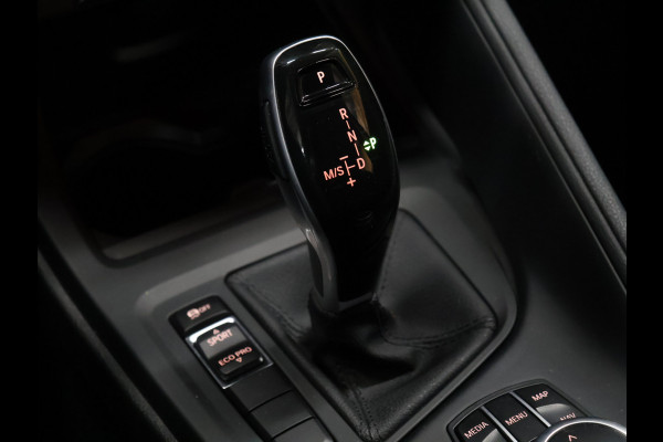BMW X1 sDrive18i Sport *WEEKAANBIEDING* [HEAD-UP DISPLAY, GROOT NAVIGATIE, VOL LEDER, PDC ACHTER, STOELVERWARMING, AUTOMATISCHE AIRCO, ELEKTRISCHE ACHTERKLEP, BMW LED, CRUISE CONTROL, BLUETOOTH TELEFOON, NIEUWSTAAT