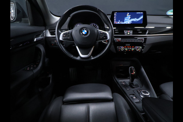 BMW X1 sDrive18i Sport *WEEKAANBIEDING* [HEAD-UP DISPLAY, GROOT NAVIGATIE, VOL LEDER, PDC ACHTER, STOELVERWARMING, AUTOMATISCHE AIRCO, ELEKTRISCHE ACHTERKLEP, BMW LED, CRUISE CONTROL, BLUETOOTH TELEFOON, NIEUWSTAAT