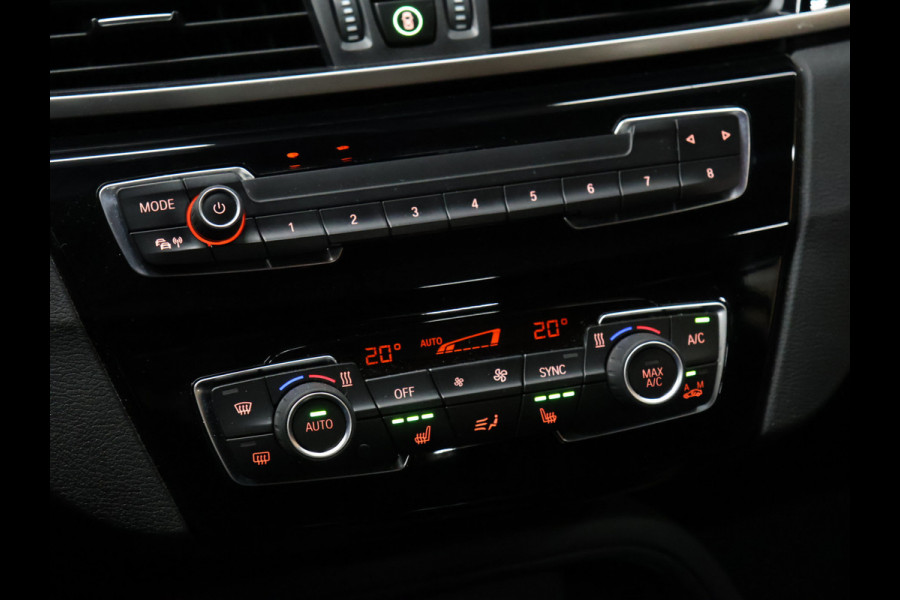 BMW X1 sDrive18i Sport *WEEKAANBIEDING* [HEAD-UP DISPLAY, GROOT NAVIGATIE, VOL LEDER, PDC ACHTER, STOELVERWARMING, AUTOMATISCHE AIRCO, ELEKTRISCHE ACHTERKLEP, BMW LED, CRUISE CONTROL, BLUETOOTH TELEFOON, NIEUWSTAAT