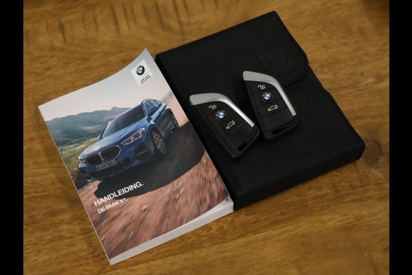 BMW X1 sDrive18i Sport *WEEKAANBIEDING* [HEAD-UP DISPLAY, GROOT NAVIGATIE, VOL LEDER, PDC ACHTER, STOELVERWARMING, AUTOMATISCHE AIRCO, ELEKTRISCHE ACHTERKLEP, BMW LED, CRUISE CONTROL, BLUETOOTH TELEFOON, NIEUWSTAAT