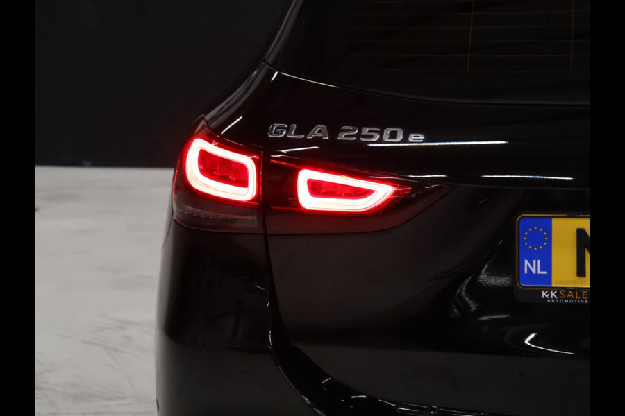 Mercedes-Benz GLA 250 e Business Solution Luxury Limited [TREKHAAK INKLAPBAAR, APPLE CARPLAY, ANDROID, STOELVERWARMING, CAMERA, VOL LEDER, CRUISE, CLIMATE, NIEUWSTAAT]