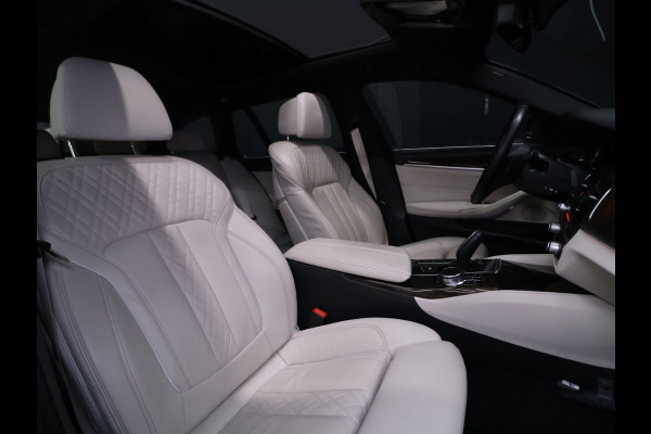BMW 5 Serie Touring 530i High Executive Luxury Line [LUCHTVERING, SCHUIFKANTELDAK, MEMORY SEATS, HEAD-UP, ACTIVE PROTECTION, STUURVERWARMING, ACHTERUITRIJCAMERA, PDC V+A, STOELVERWARMING, BMW ADAPTIVE LED, CRUISE, CLIMATE, BLUETOOTH, NIEUWSTAA