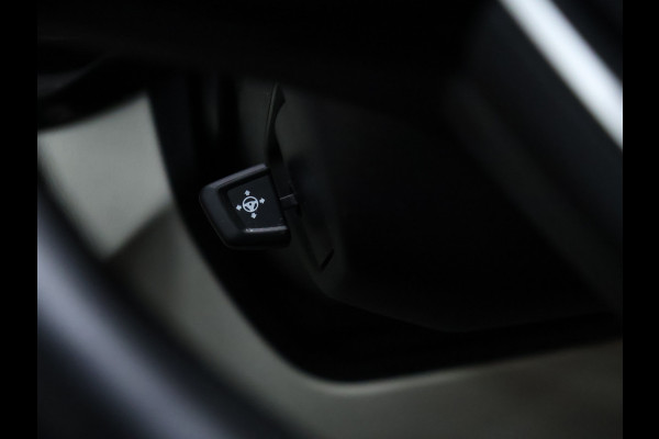 BMW 5 Serie Touring 530i High Executive Luxury Line [LUCHTVERING, SCHUIFKANTELDAK, MEMORY SEATS, HEAD-UP, ACTIVE PROTECTION, STUURVERWARMING, ACHTERUITRIJCAMERA, PDC V+A, STOELVERWARMING, BMW ADAPTIVE LED, CRUISE, CLIMATE, BLUETOOTH, NIEUWSTAA