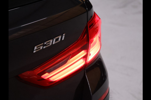 BMW 5 Serie Touring 530i High Executive Luxury Line [LUCHTVERING, SCHUIFKANTELDAK, MEMORY SEATS, HEAD-UP, ACTIVE PROTECTION, STUURVERWARMING, ACHTERUITRIJCAMERA, PDC V+A, STOELVERWARMING, BMW ADAPTIVE LED, CRUISE, CLIMATE, BLUETOOTH, NIEUWSTAA