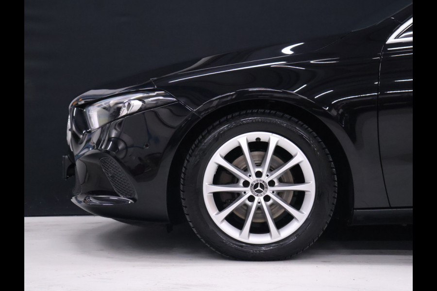 Mercedes-Benz A-Klasse 200 AMG Sport [SPORTSTOELEN, CAMERA, PDC V+A, STOELVERWARMING, CLIMATE CONTROL, CRUISE CONTROL, BLUETOOTH, NAVIGATIE, FLIPPERS, NIEUWSTAAT]