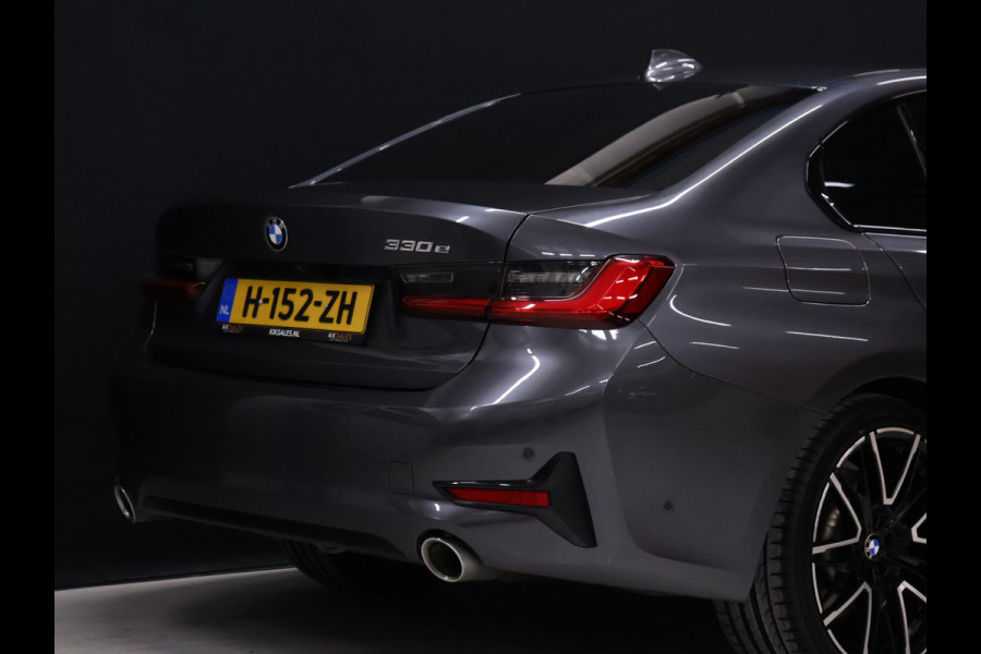 BMW 3-serie 330e Sport Line [APPLE CARPLAY, VOL LEDER, CAMERA, CRUISE CONTROL, ANDROID AUTO, PDC V+A, STOELVERWARMING, AUTOMATISCHE AIRCO, BMW LED, TREKHAAK, NIEUWSTAAT]